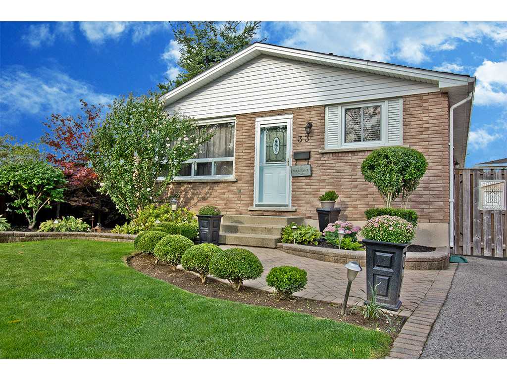 33 Arbutus Cres $399,900