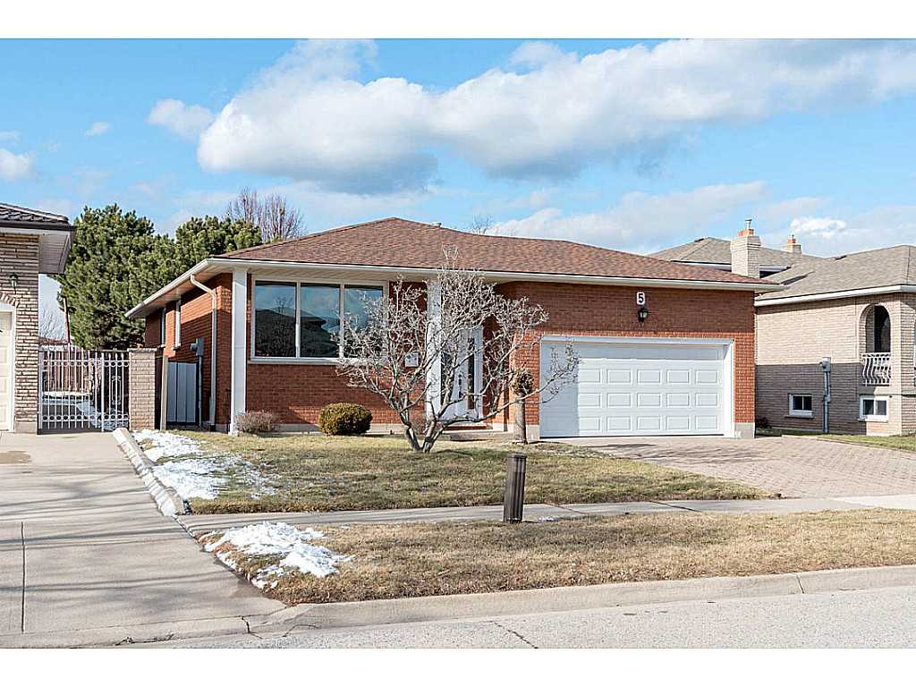 5 Madoc St $449,900