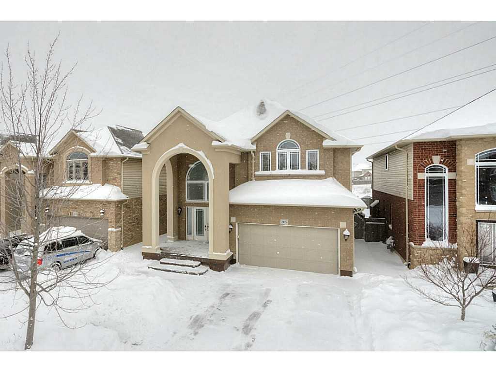 205 Cloverleaf Dr $849,900