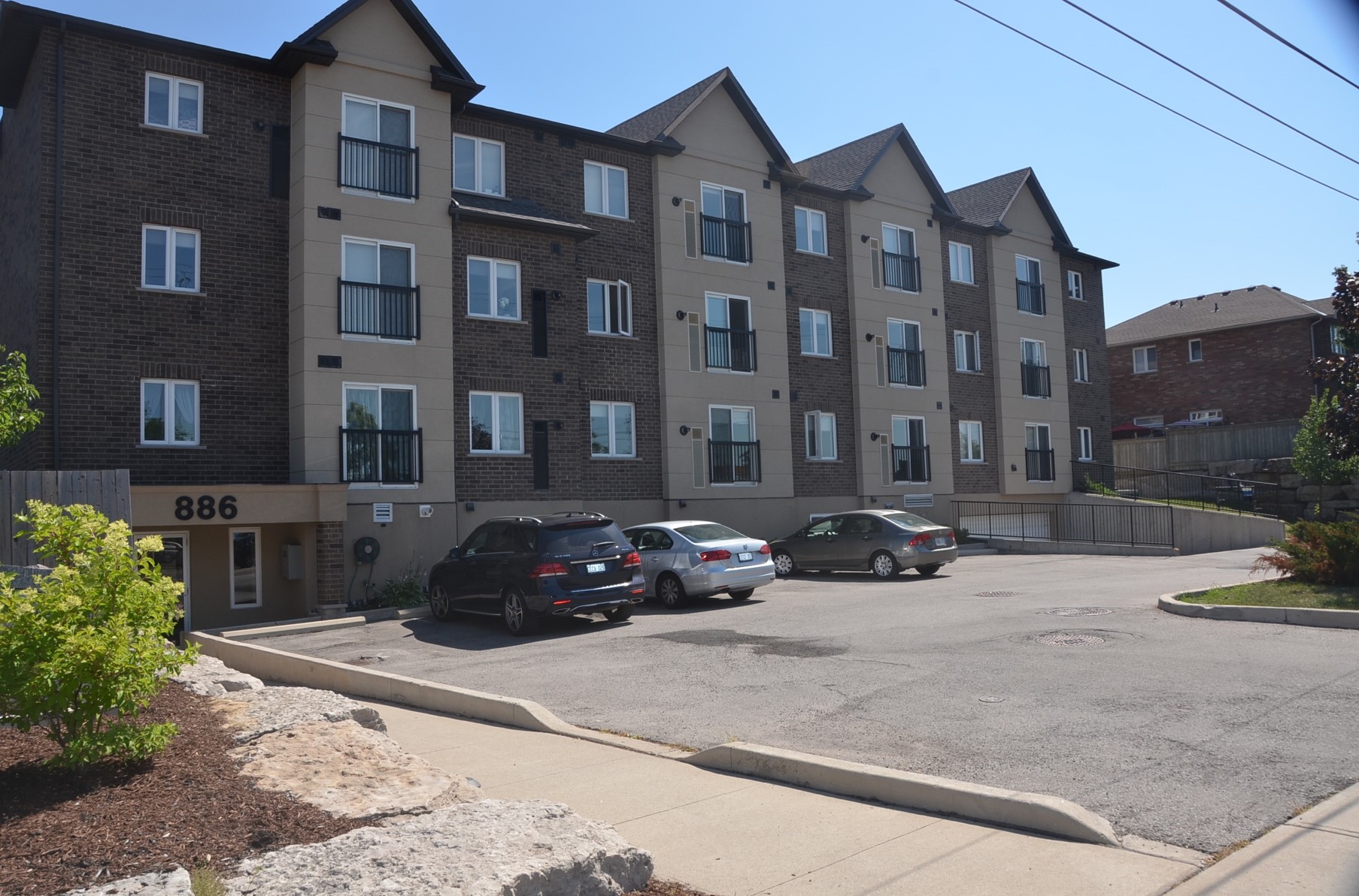 #204-886 Golf Links Road, Ancaster