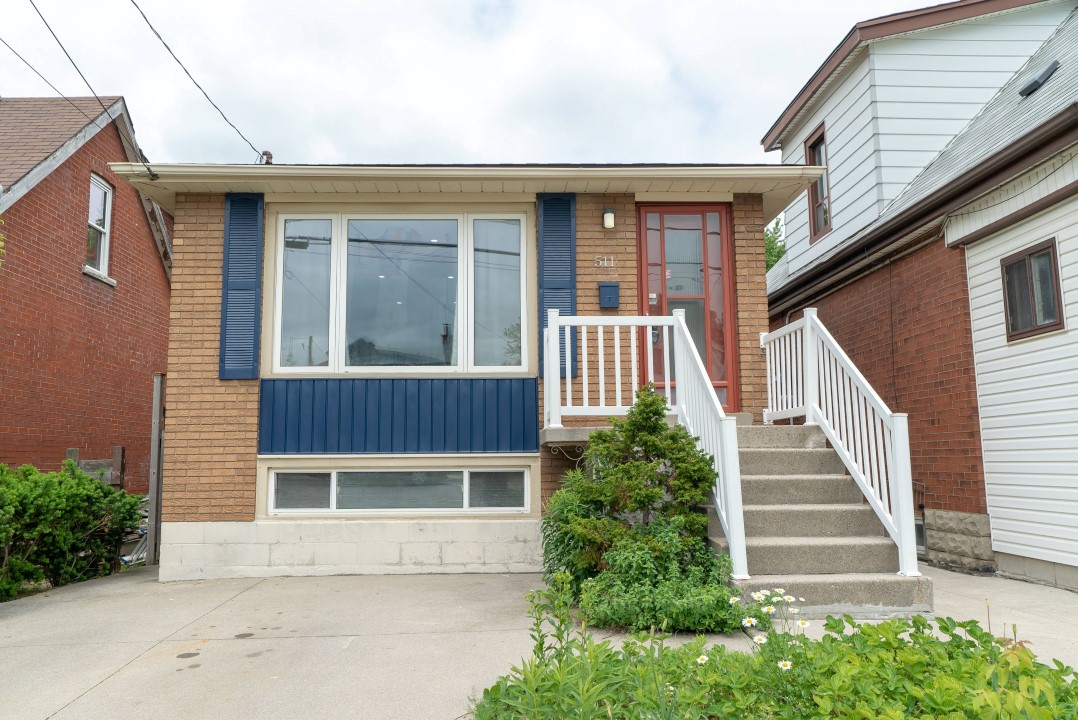 511 Queensdale Ave E $479,900