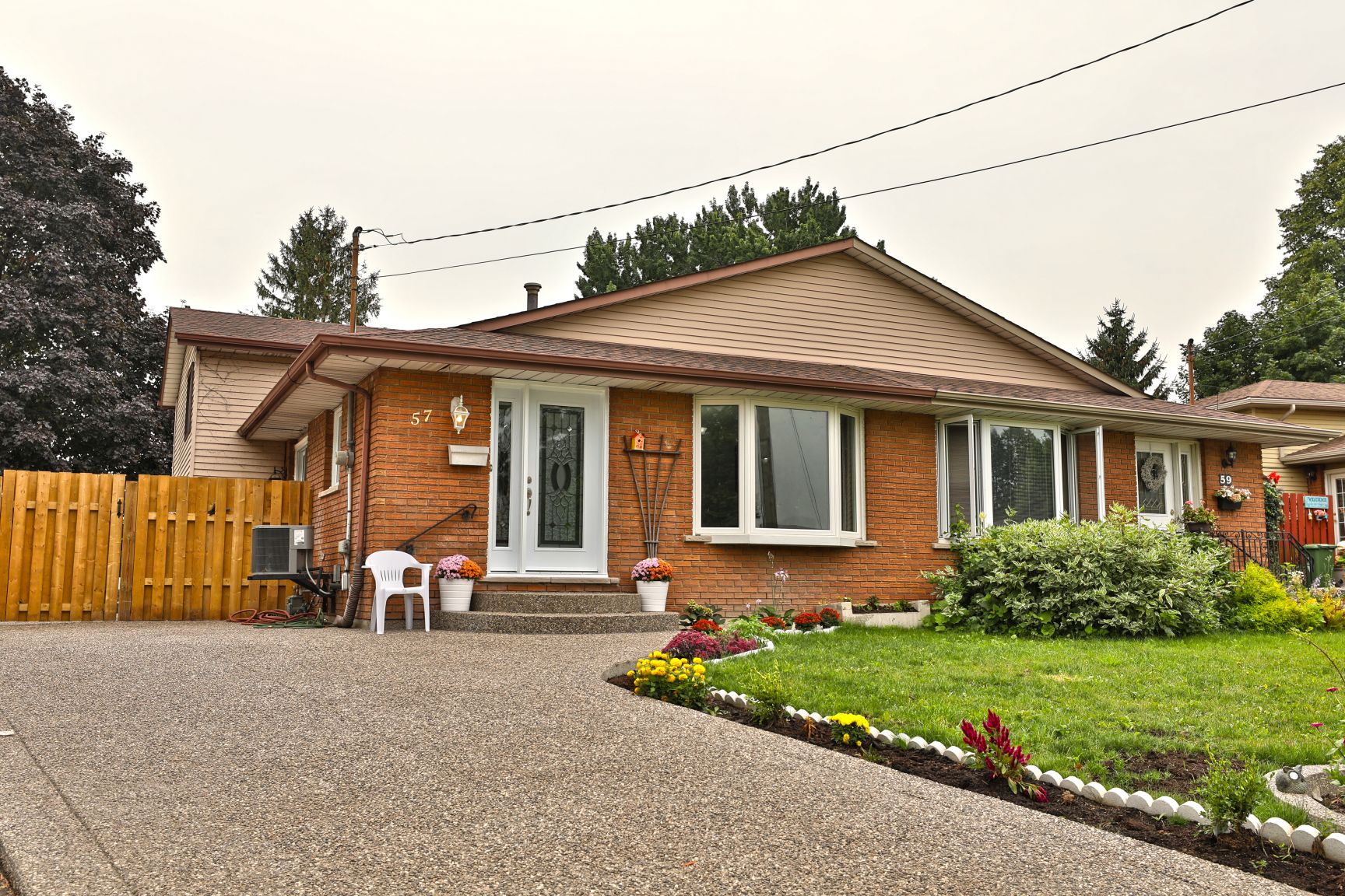 57 Elora Dr $459,000