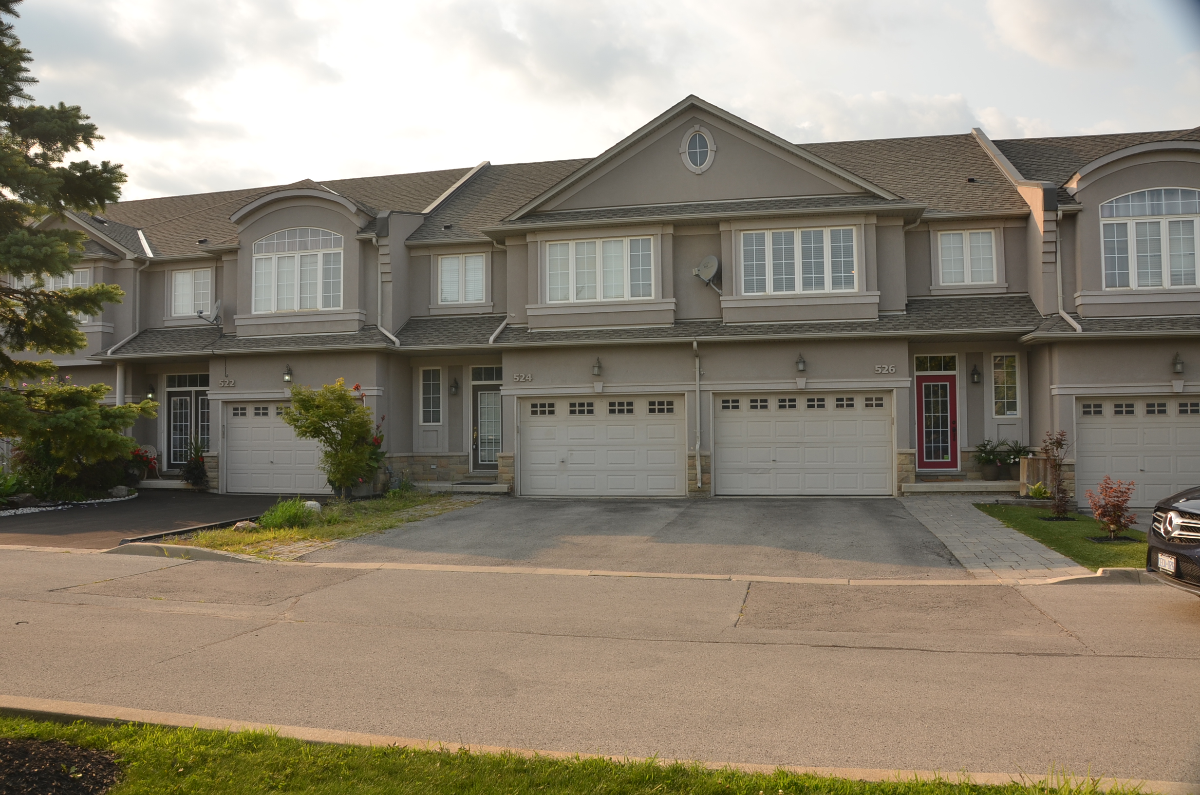 524 Stonehenge Dr, Ancaster
