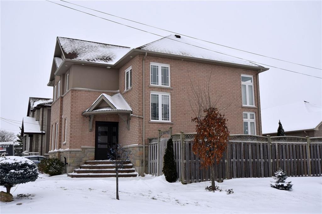 137 Highland Rd W $649,000