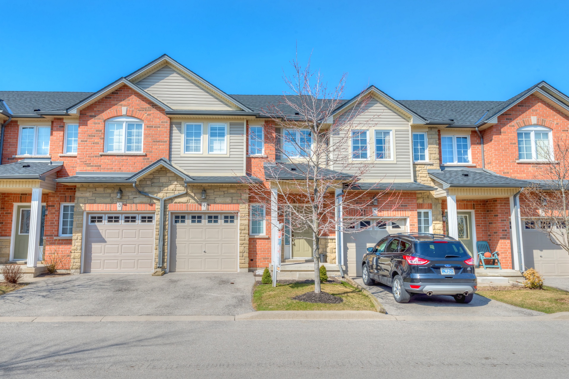 #4-232  Stonehenge Dr $459,900