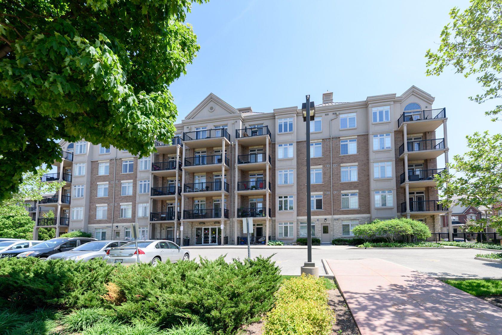 #305-396 Plains Rd $495,555