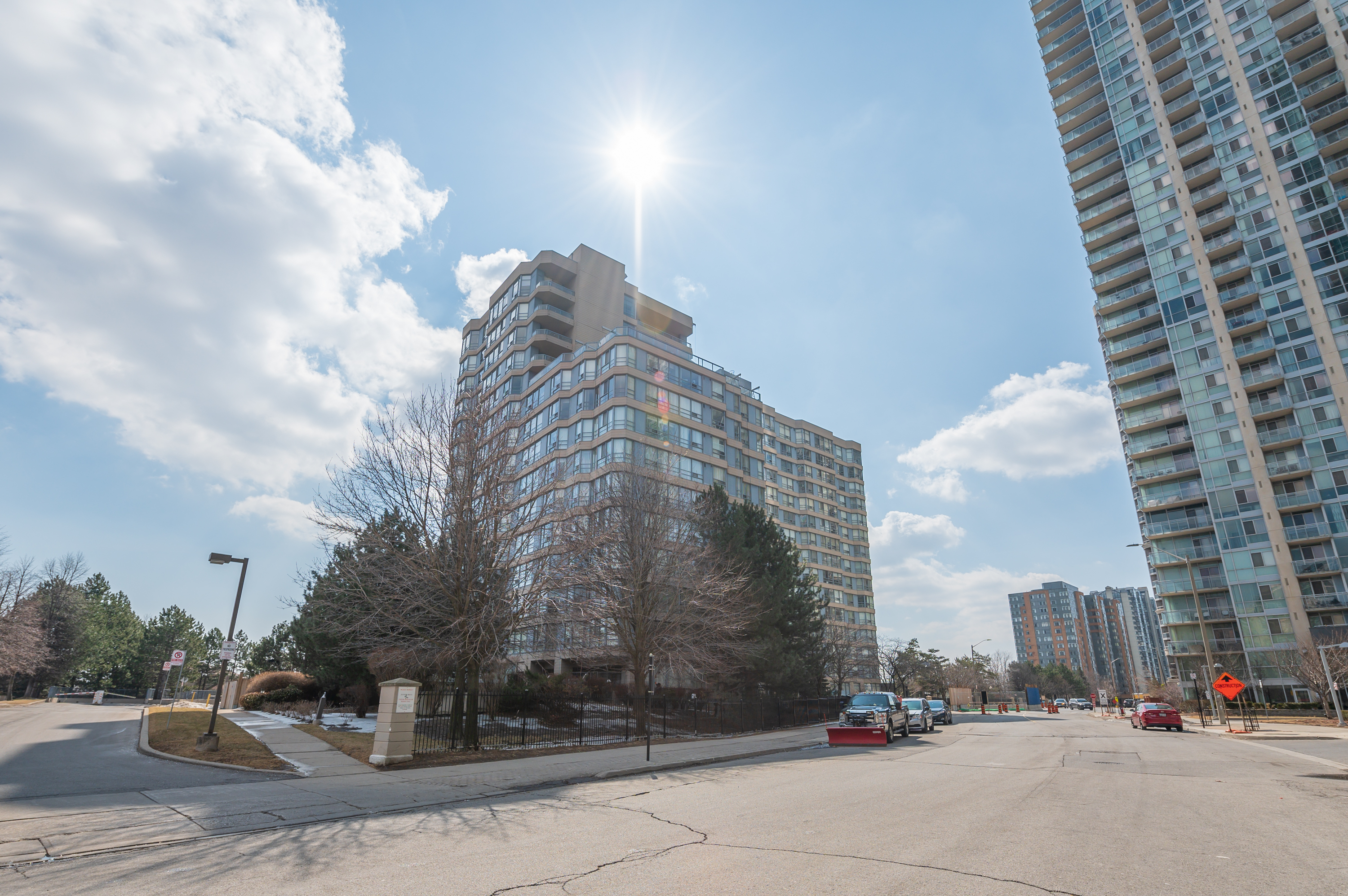 #903-250 Webb Dr $499,985