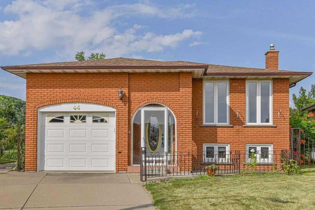 44 Tara Crt $549,999