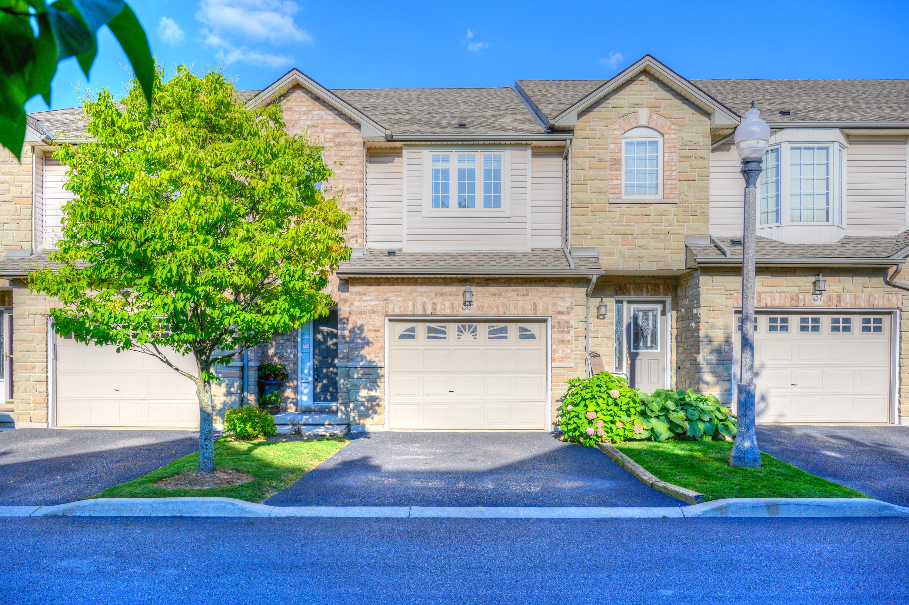 #36-232 Stonehenge Dr $524,900