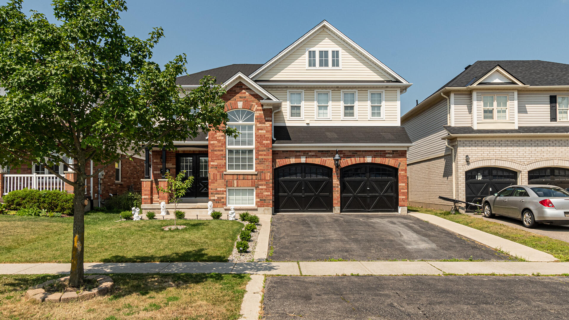 172 Blackburn Dr $739,900