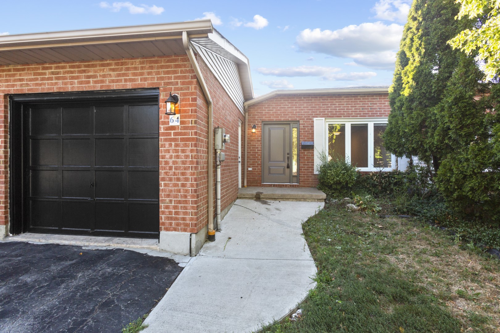 64 Stoney Brook Cres $449,990